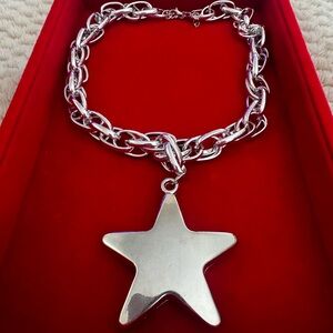 Star necklace chunky chain silver color lightweight large star